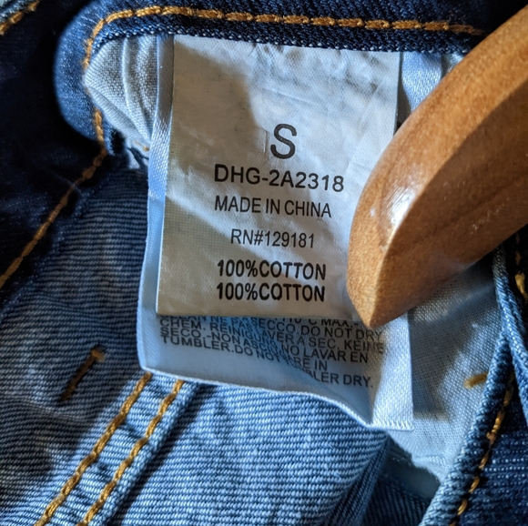 Fashion Nova Distressed Daizy Denim Jean Shorts - Picture 3 of 3